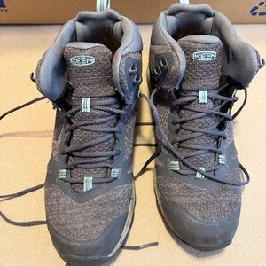 Women's Keen boots size 8